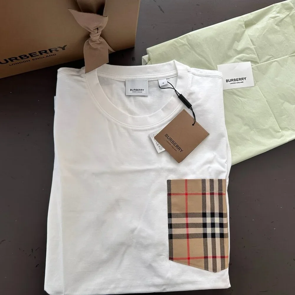 Burberry T-shirt - Picture 1 of 2